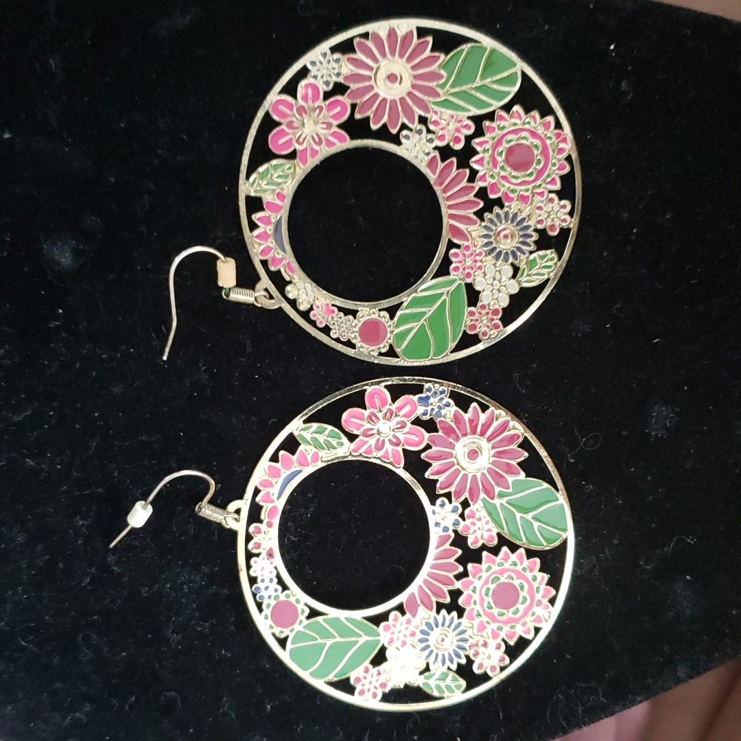 Metal Floral Hoop Earrings 6$